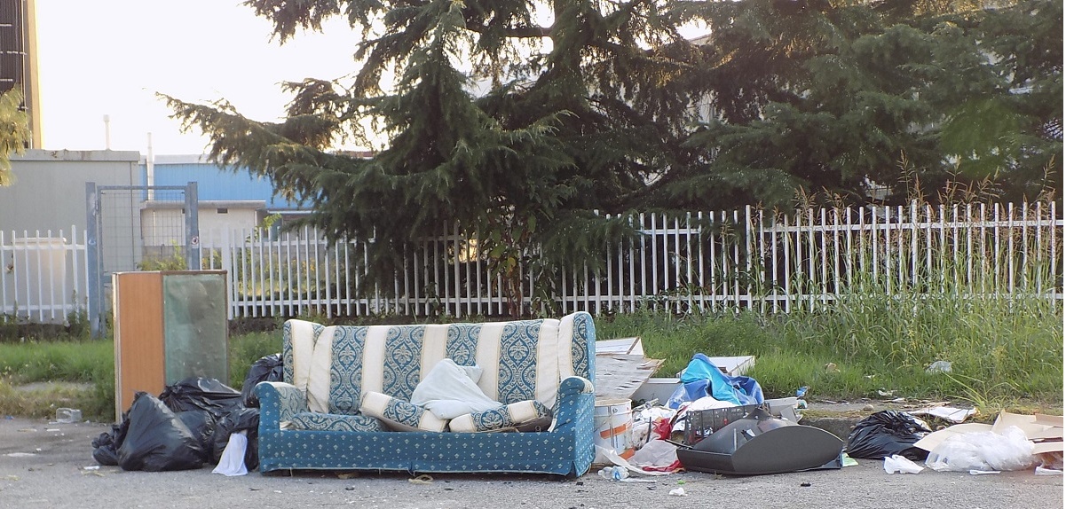 VERCELLI: l’area industriale ridotta a discarica…