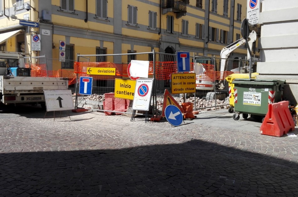 Via Duomo: due mesi per 80 metri di pavè!