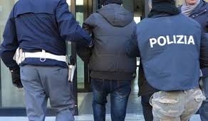 CRONACA: aveva commesso una rapina a Vercelli. Estradato dalla Svezia.