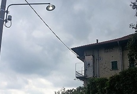 CURIOSO & ASSURDO: luci pubbliche accese per un mese di fila!