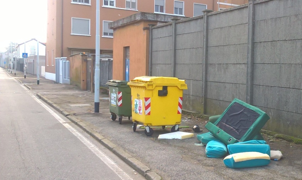 MONNEZZA FOREVER: stavolta la discarica è in via Olcenengo