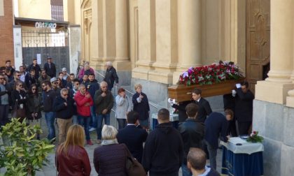 SALUTO A PINO BORDONARO: Un lungo applauso nella chiesa di S. Agnese