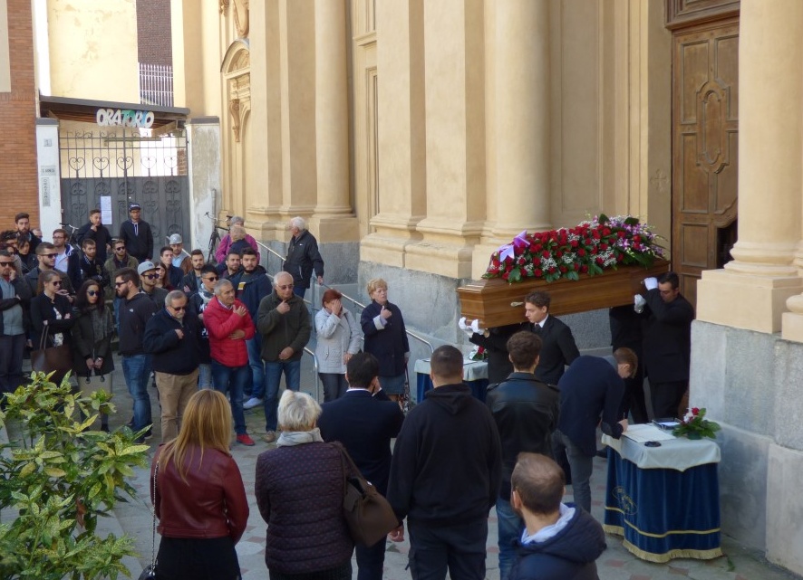 SALUTO A PINO BORDONARO: Un lungo applauso nella chiesa di S. Agnese