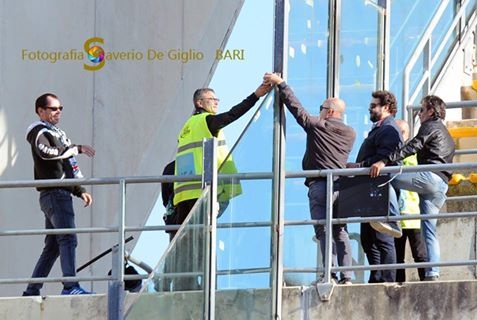 Un solo tifoso della Pro al San Nicola di Bari: i tifosi avversari gli offrono il caffé