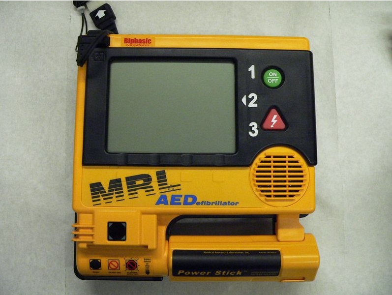 Sarà martedì l’installazione dei defibrillatori