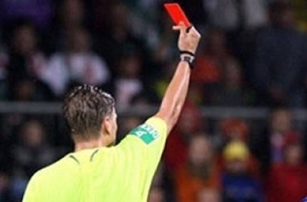 CALCIO: arbitro vercellese preso a pallonate dai giocatori!