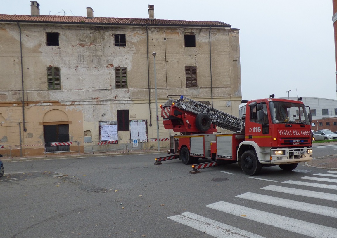 CRONACA: Casa pericolante in corso De Rege