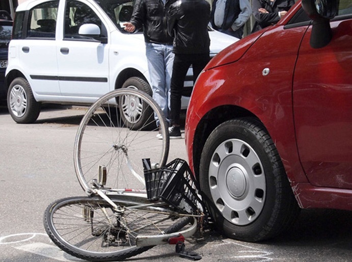 CRONACA: anziano ciclista investito in piazza Mazzini