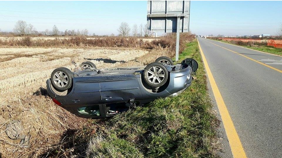 CRONACA: auto fuori strada a Desana