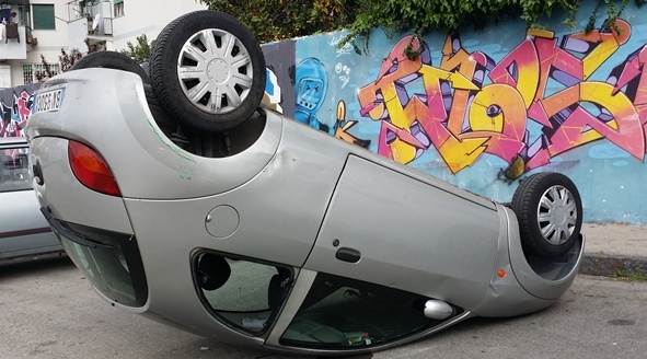 CRONACA: scherzetto… ti ribalto l’auto
