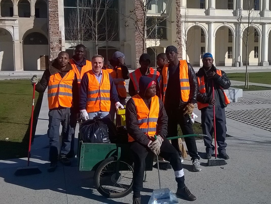 I profughi ripuliscono Vercelli