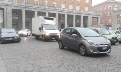 BLOCCO TRAFFICO ma tanti lo ignorano