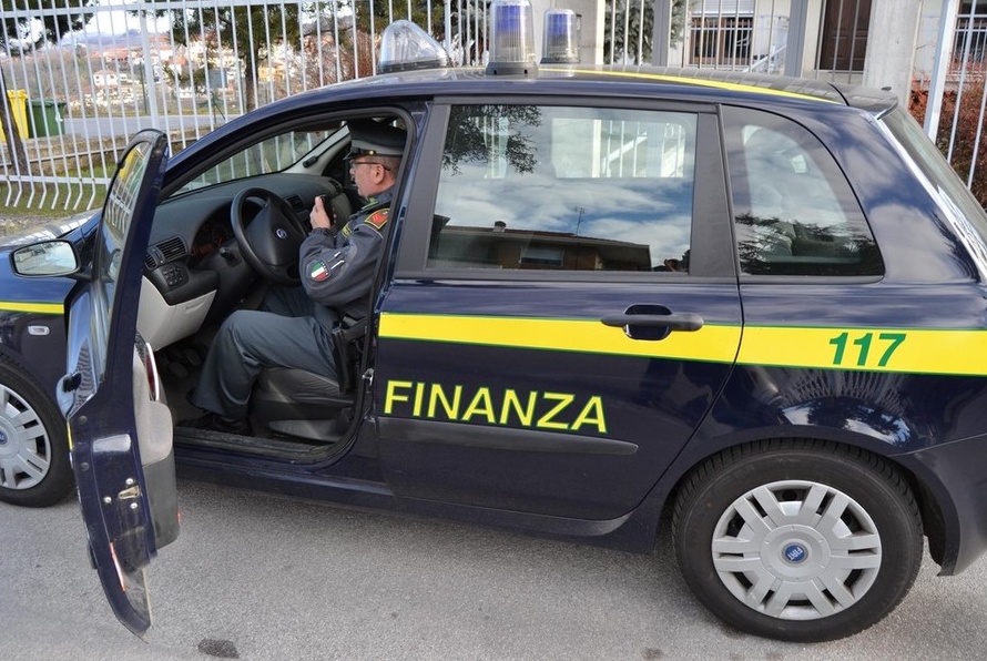 La Finanza sequestra 41.000 prodotti cinesi