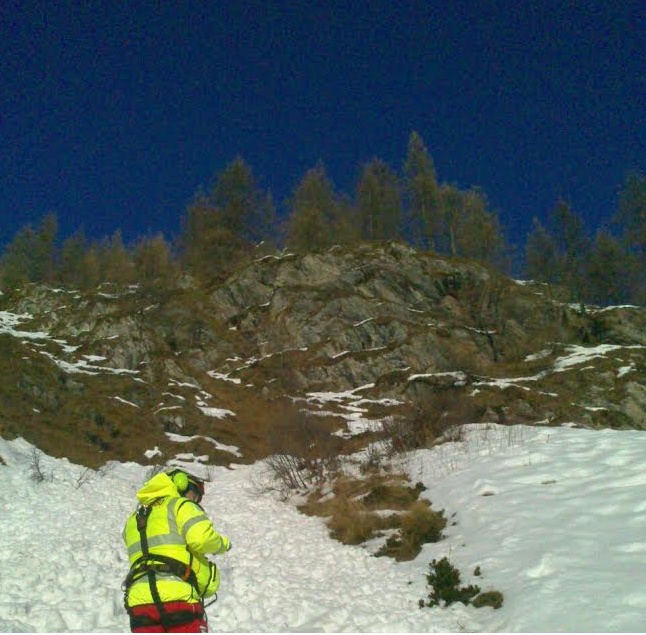 Tragico incidente in montagna: morto un cacciatore