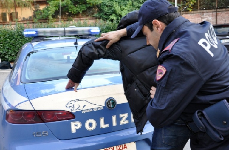 Tre giovani diventano rapinatori per ammazzare la noia