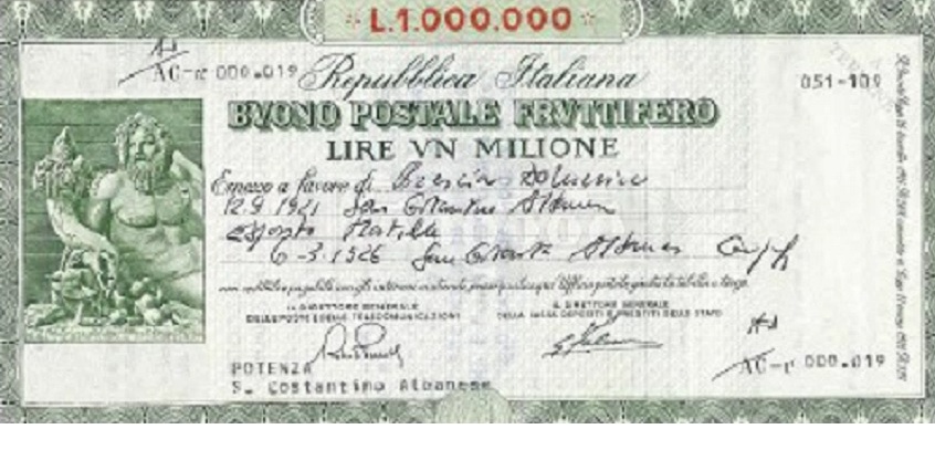 Trova un tesoro nella vecchia macchina per cucire