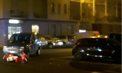 AUTO CONTRO MOTO DAVANTI ALL'OSPEDALE