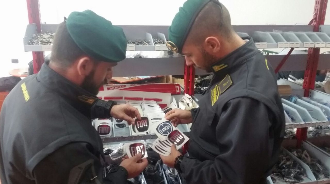 CRONACA: La Finanza sequestra ricambi auto taroccati