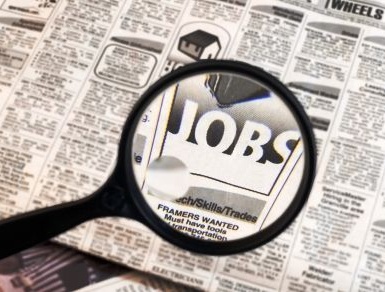 Offre lavoro, ma chiede soldi: denunciato