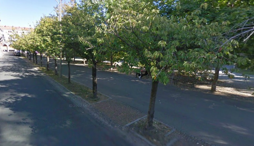 Aggredisce le donne per strada