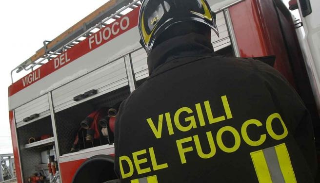 CRONACA: Auto prende fuoco in autostrada