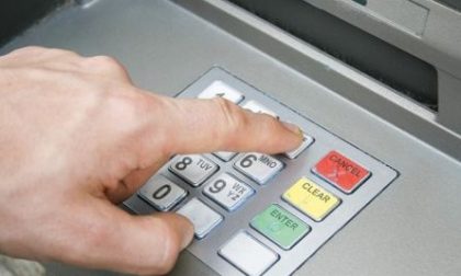 Prelievi col bancomat rubato: denunciata