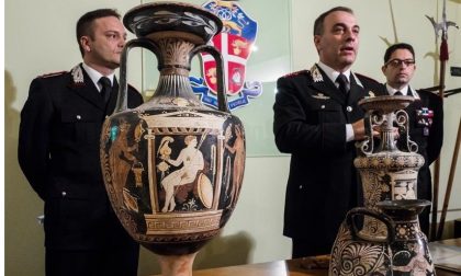 Gli trovano in casa un tesoro archeologico