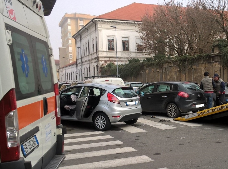 INCIDENTE IN VIA DURANDI: un ferito