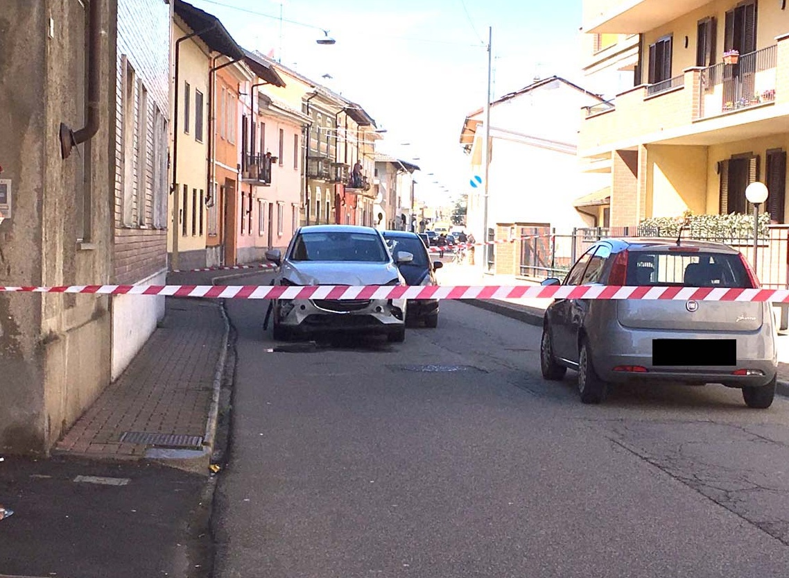 ACCOLTELLA LA EX MOGLIE IN MEZZO ALLA STRADA