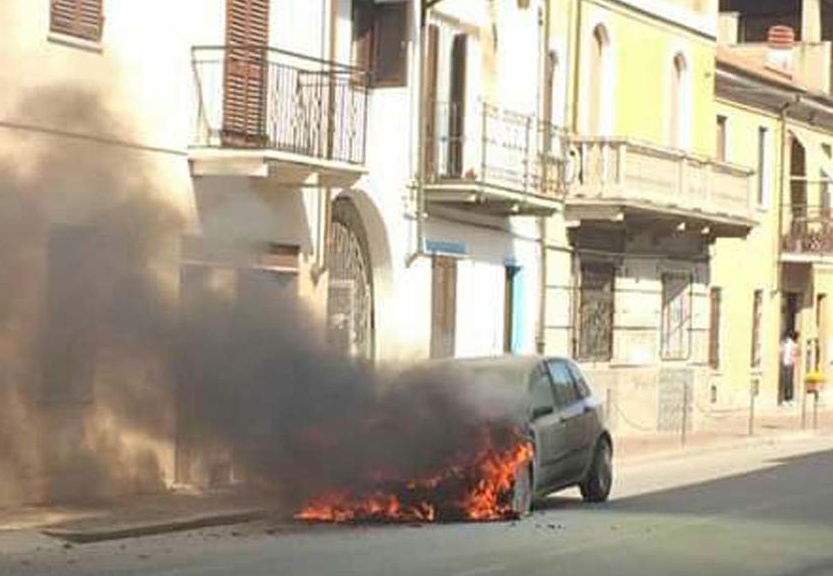 AUTO A FUOCO A SAN GERMANO