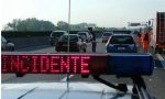 Tir sbanda e colpisce tre auto sulla A26