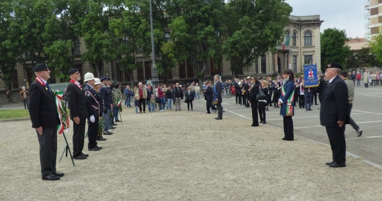 25 APRILE: Un mare di gente ricorda i partigiani