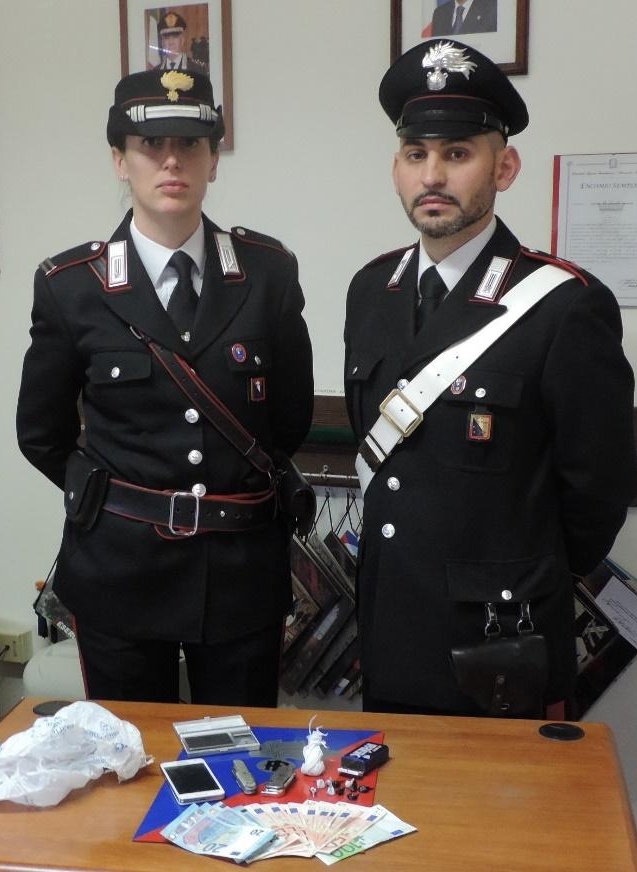 CRONACA:  Pusher arrestato dai carabinieri