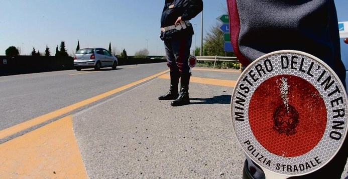 Auto senza assicurazione e con targa falsa