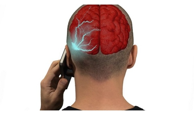 SALUTE: Il cellulare usato male può causare il cancro