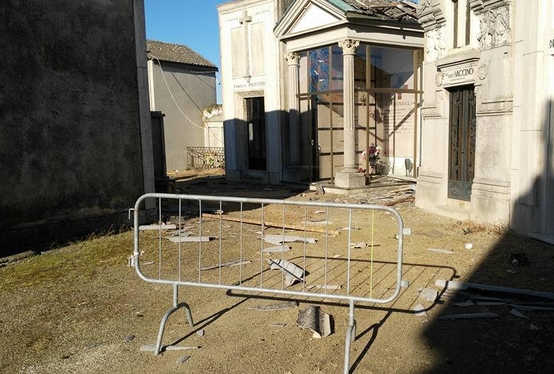 STROPPIANA: Scoperchiato tetto al cimitero
