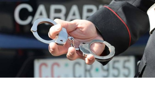 VERCELLI: tre pakistani rubano alla sala scommese