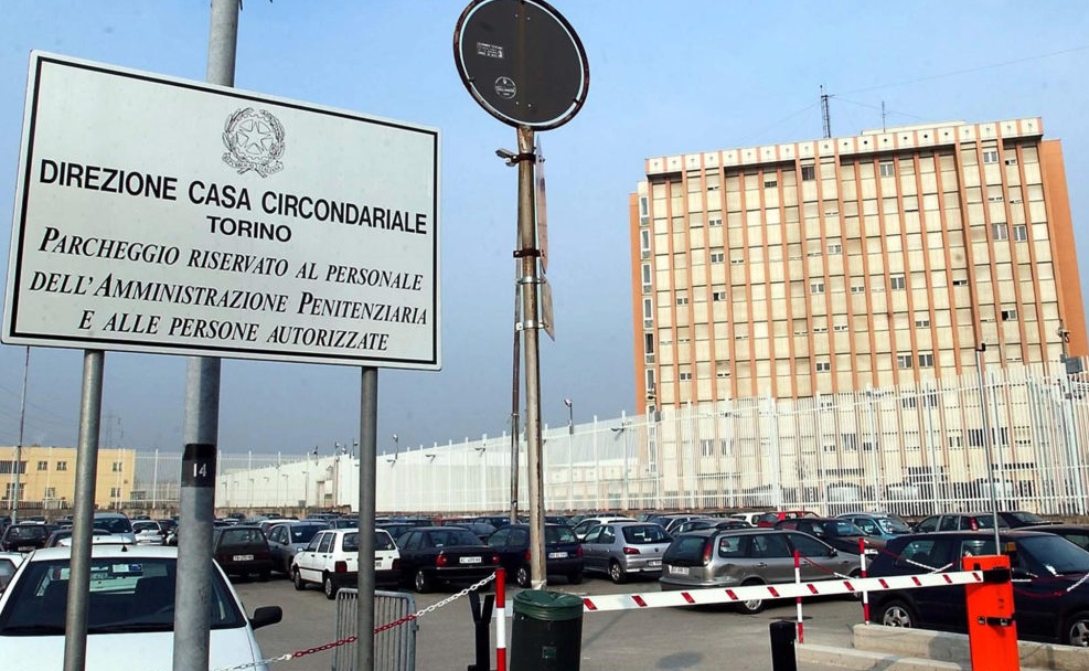 CRONACA: lanciava la droga al figlio in carcere con una fionda