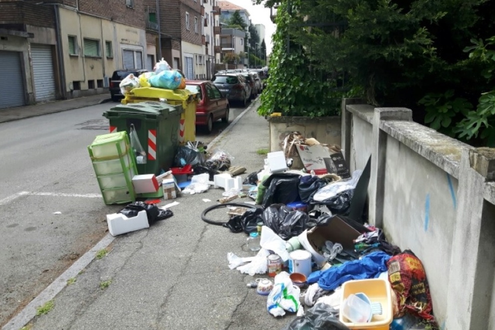 SPAZZATURA 2: Che disastro in via Asmara!