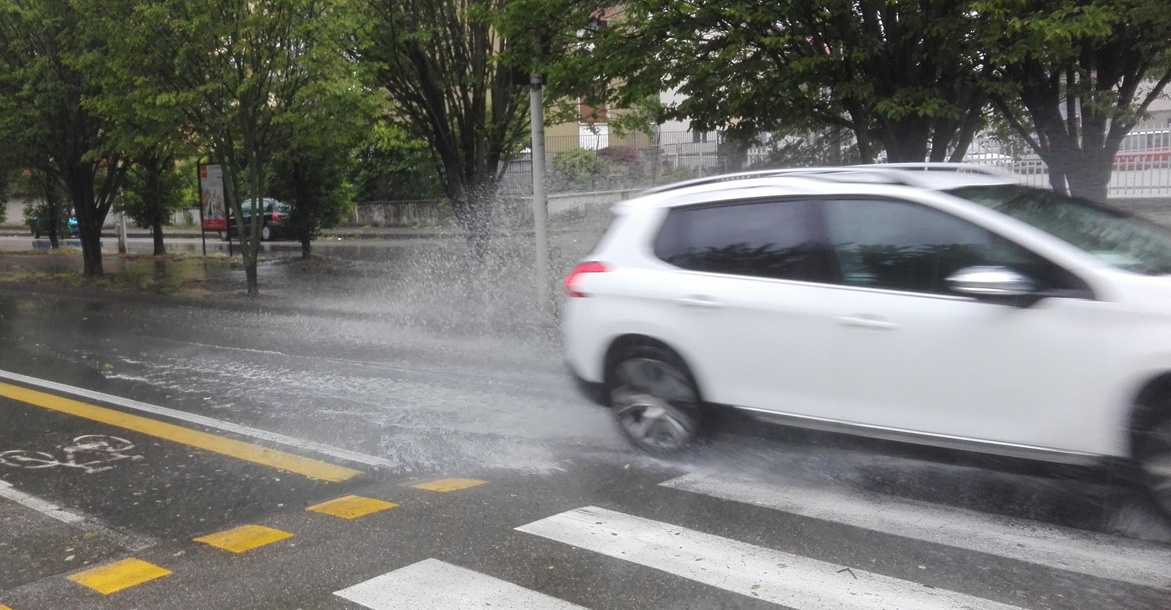 VERCELLI: Bordi di alcune vie allagati