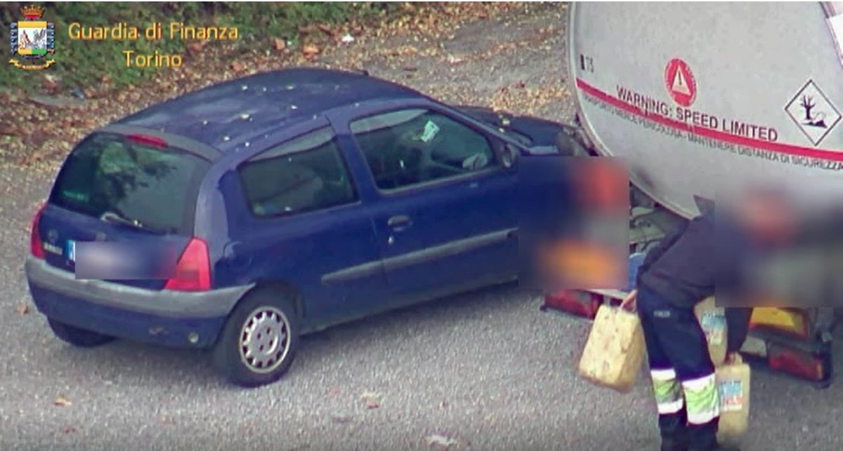 CRONACA: Autisti delle cisterne rubavano i carburanti