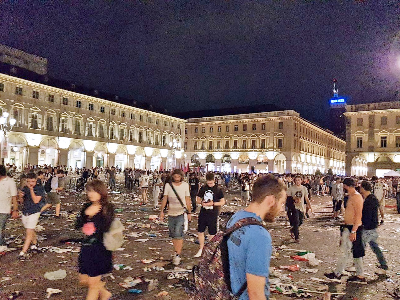 CRONACA: sono una ventina i tifosi vercellesi rimasti feriti in Piazza San Carlo