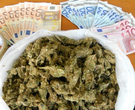 DROGA: 51ENNE NEI GUAI