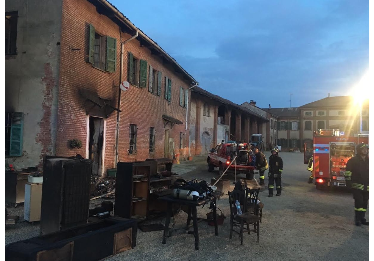 TRINO: Incendio alla cascina Montarolo