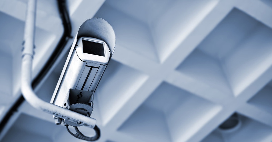 Tentano di disattivare l’allarme con lo spray