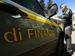 CRONACA: Profugo aggredisce due finanzieri