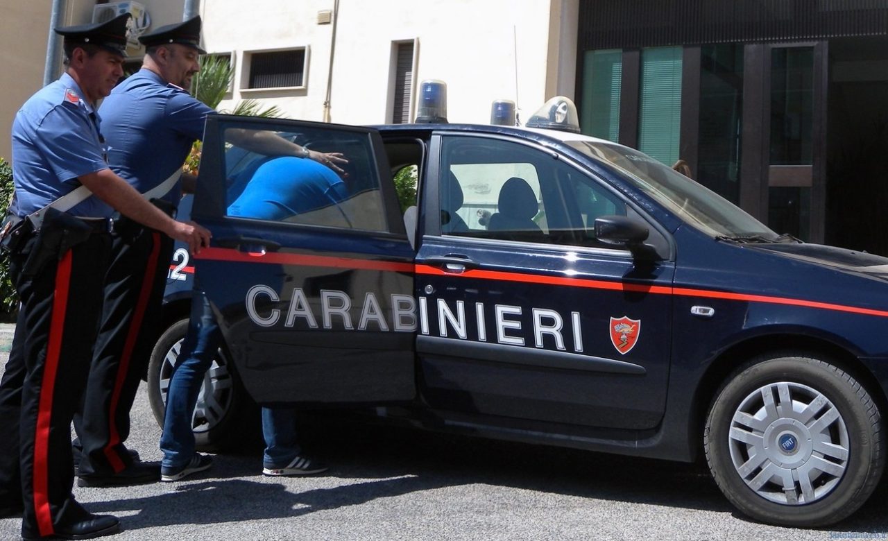 CRONACA: ubriaco fradicio, picchia i carabinieri