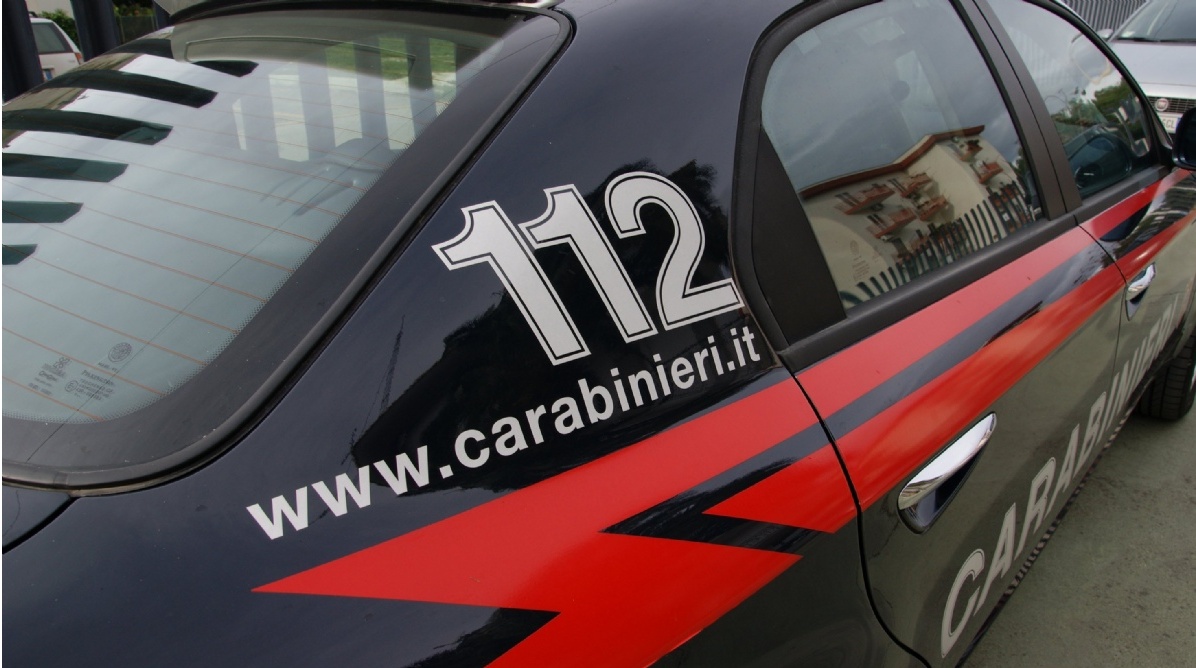 FONTANETTO: Una 60enne picchia carabiniere, arrestata