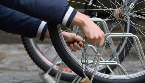 TRINO: Presi due ladri di biciclette