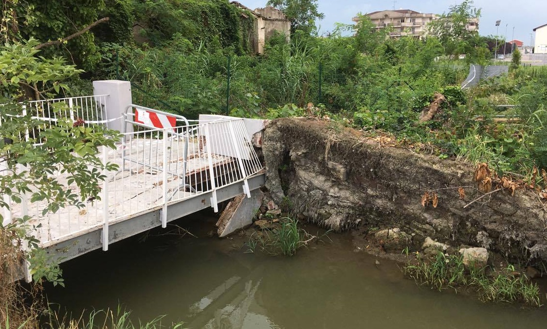 VERCELLI: i giardini di via Leblis “isolati” da 3 mesi…